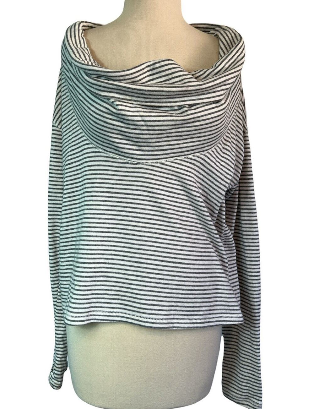 Medium Xersion relaxed fit long sleeve Off The Shoulder Sweatshirt top Crop